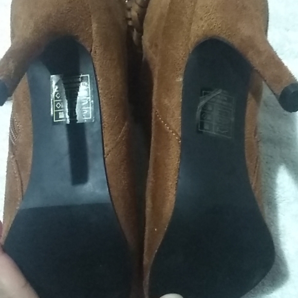 BOOTS - Picture 3 of 3